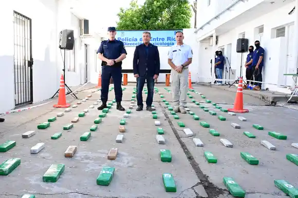 La Policía secuestró más de 243 millones de pesos y casi 150 kilos de drogas en operativos provinciales