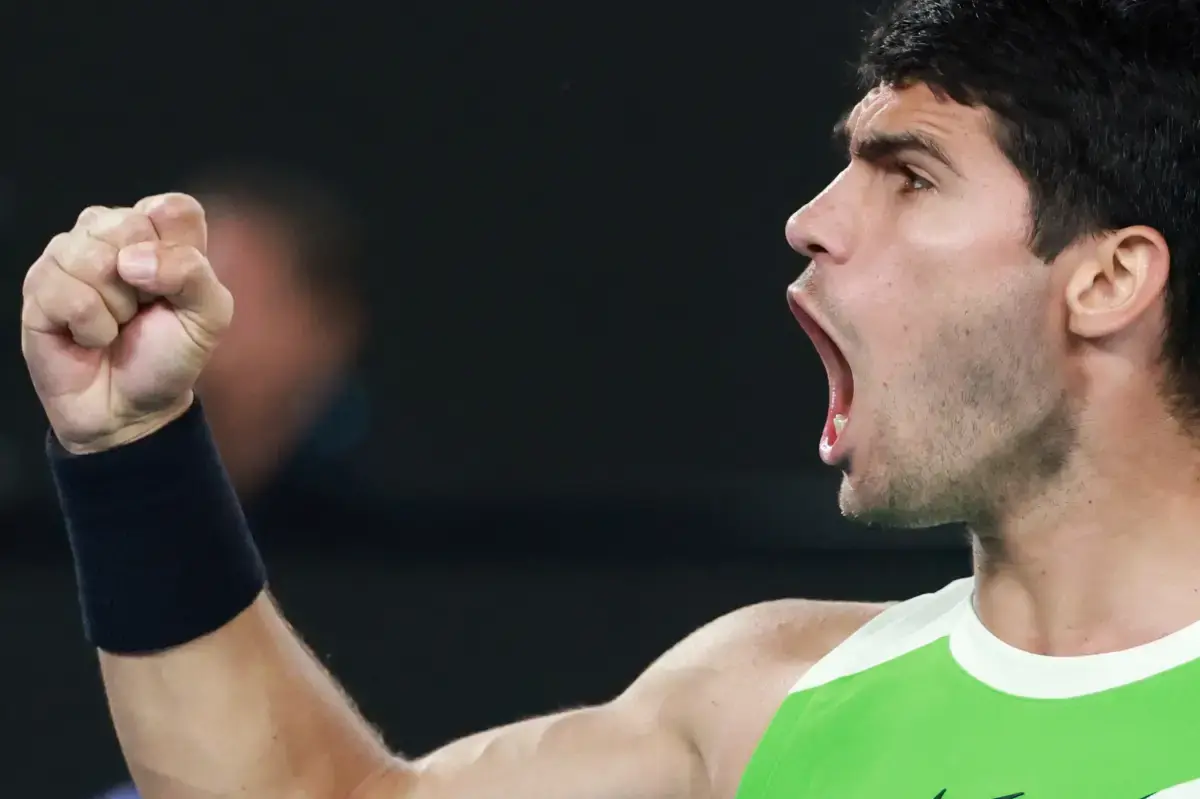 IMBATIBLE. Alcaraz dio una muestra de tenis para superar al legendario Djokovic.