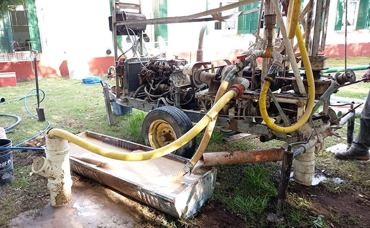 Realizan perforaciones en todas las escuelas rurales de San Cayetano