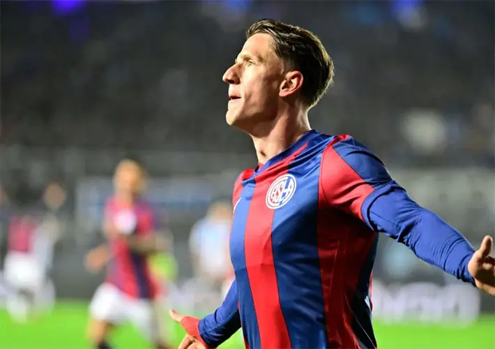 San Lorenzo dio el golpe en Avellaneda
