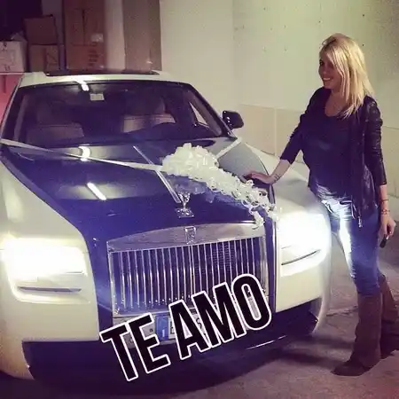 Al estilo Fort: Mauro Icardi le regaló un Rolls Royce a Wanda