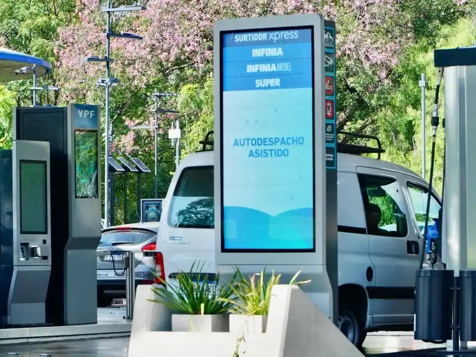 Nueva era en las estaciones de servicio: llega el autodespacho de combustible a Argentina