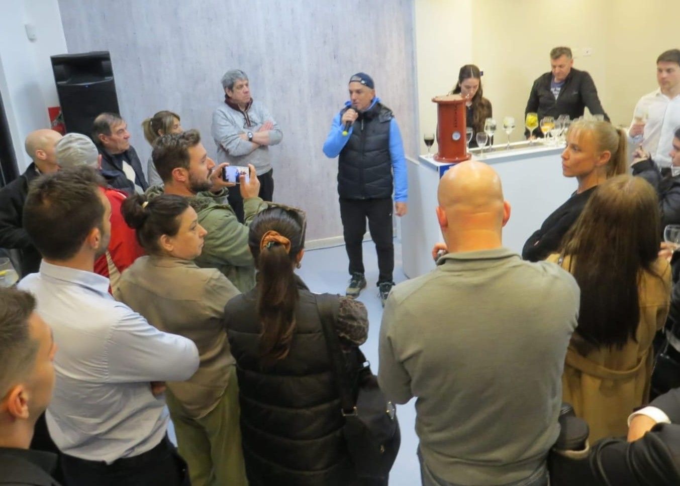 Frente a los presentes, González compartió un mensaje emotivo, destacando el valor del compromiso colectivo.