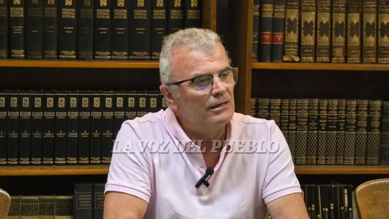 Horacio Pesalaccia vicepresidente de Cazadores, en la redacción de La Voz del Pueblo