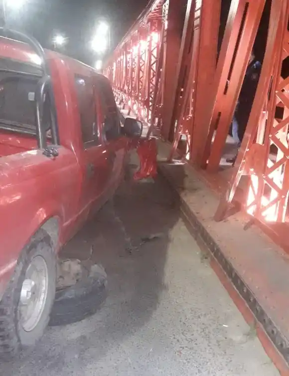 Al hombre alcoholizado que ayer se incrustó contra el puente, hoy lo atraparon en otra infracción de tránsito