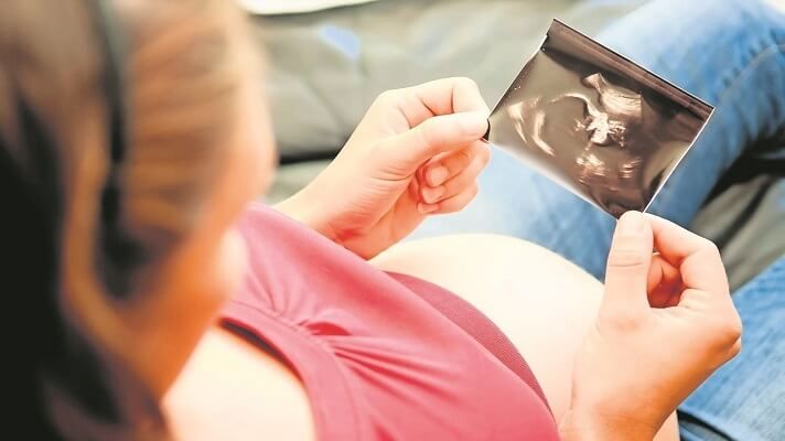 Conozca lo que logró una mujer nacida de una violación contra su padre biológico