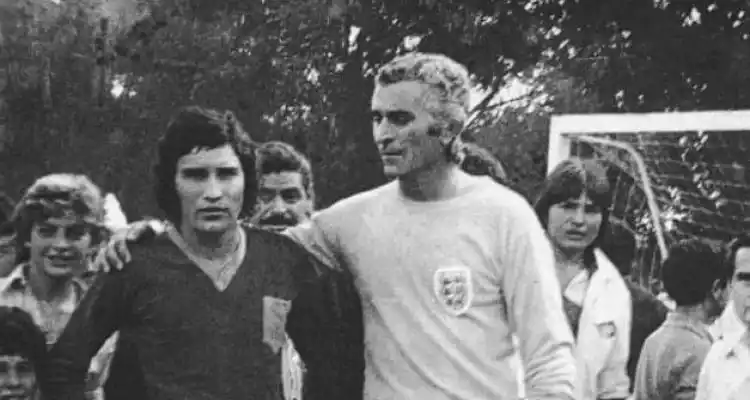 Murió Amadeo Carrizo:  El día que atajó en América  con un buzo de Raúl Alegre