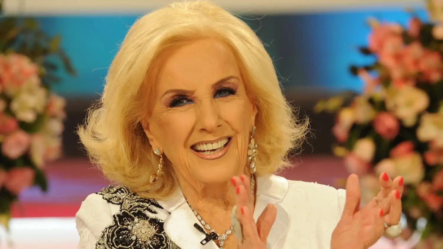 La emblemática conductora argentina Mirtha Legrand volverá este sábado a su clásico programa en El Trece, en una emisión especial que precede a su cumpleaños número 99.