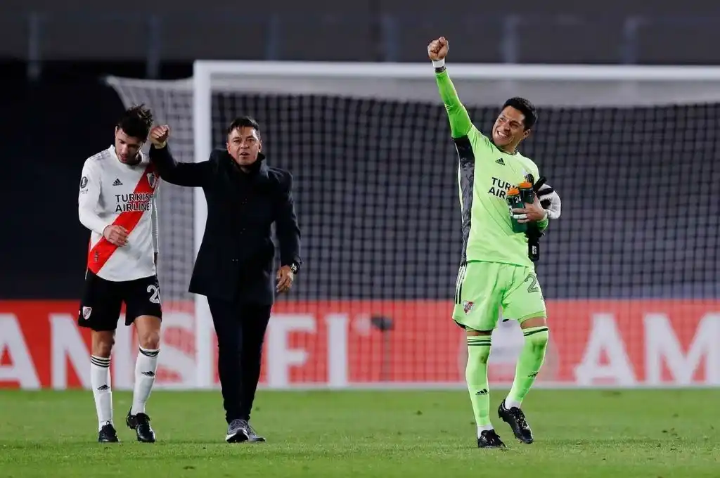 Noche histórica: con Enzo Pérez en el arco, River le ganó a Santa Fe y a la lógica