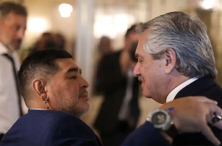 Proponen homenajear a Maradona con la colocación de una estatua en el Parque de los Deportes