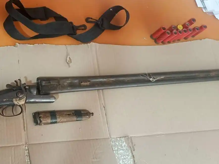 La policía allanó su domicilio y decomisó el armamento. Crédito: Relaciones Policiales.