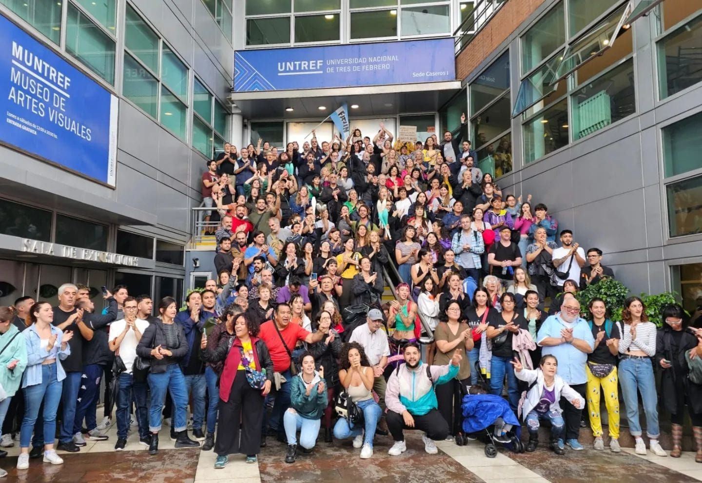 Protesta en la Universidad Nacional de Tres de Febrero, una de tantas que se manifestaron contra el veto en el conurbano.