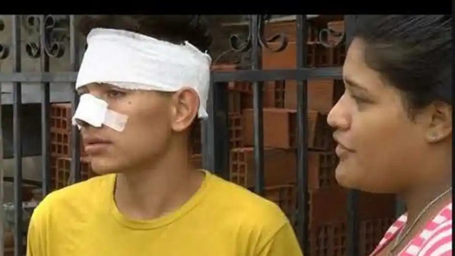 Manosearon a su novia, la defendió y le dieron una brutal paliza