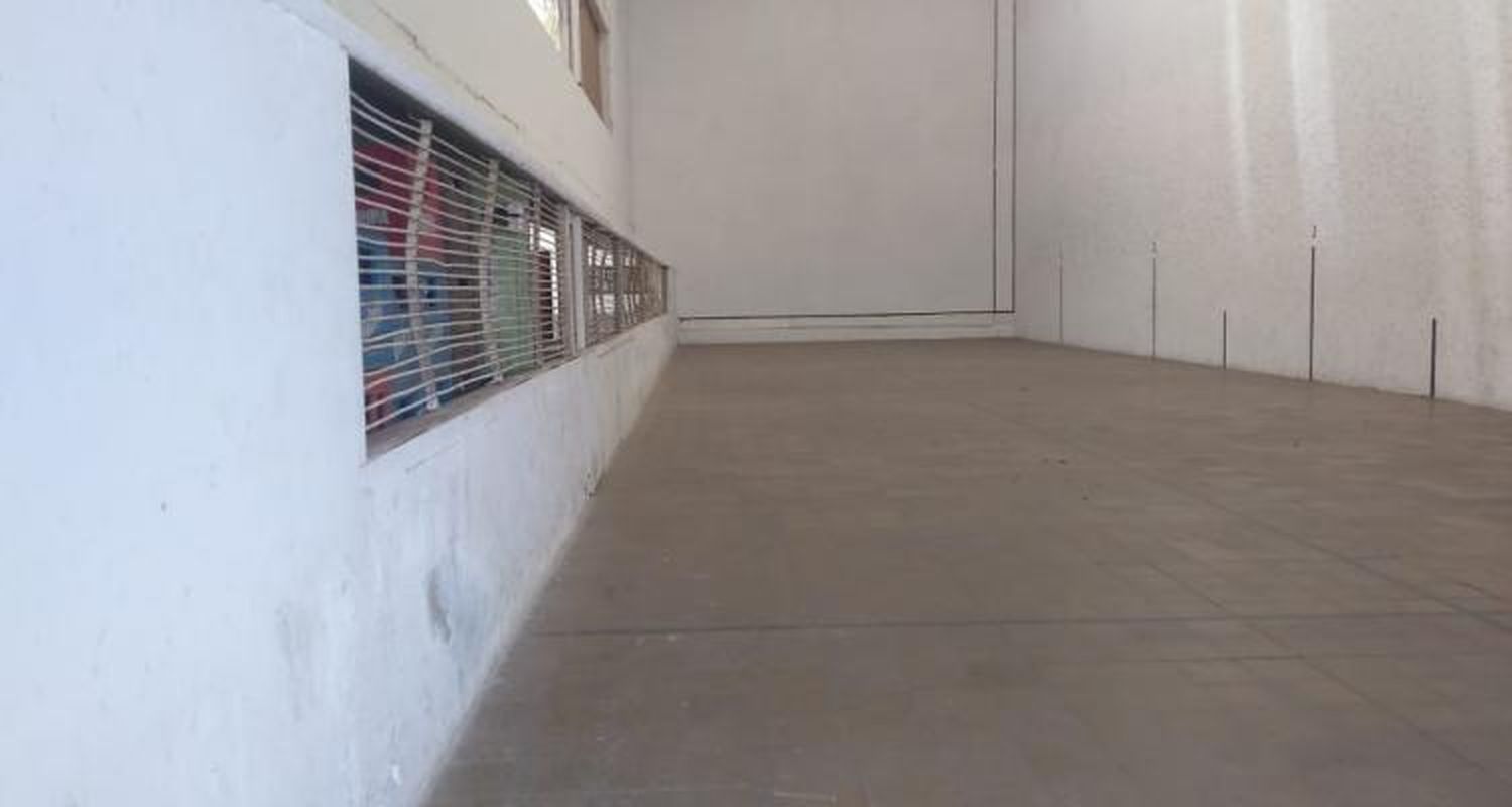Disputa entre la Comisión Directiva y socios del Centro de Comercio por la cancha de pelota paleta