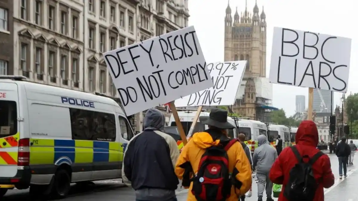 Descubren que ex militares antivacunas planeaban ataques en Gran Bretaña