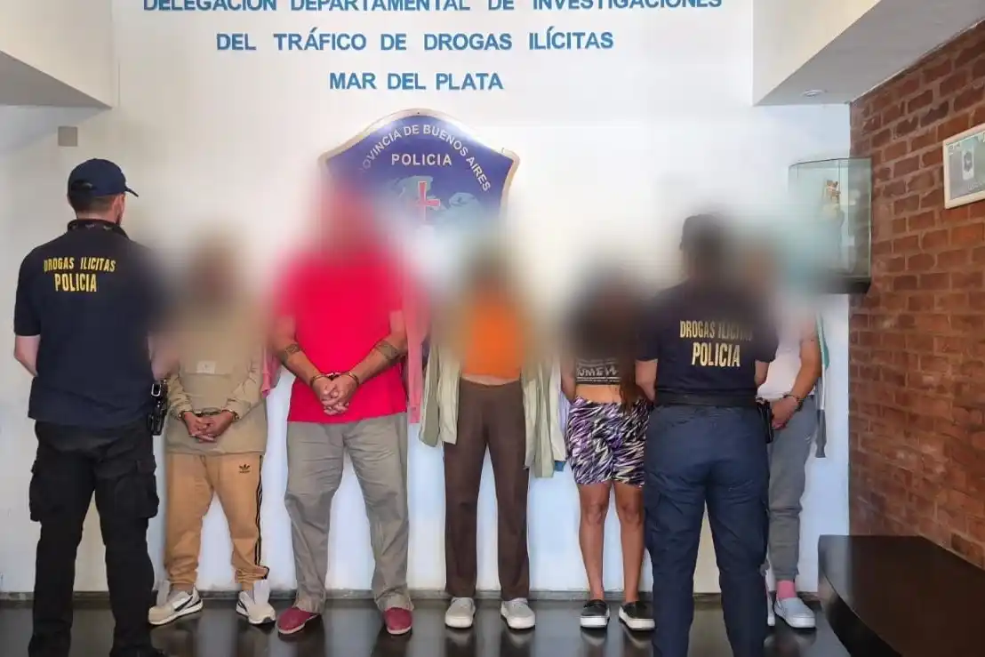 Fueron aprehendidas cinco personas -todas integrantes de un mismo grupo familiar- y se secuestraron drogas, dinero y armas de guerra.