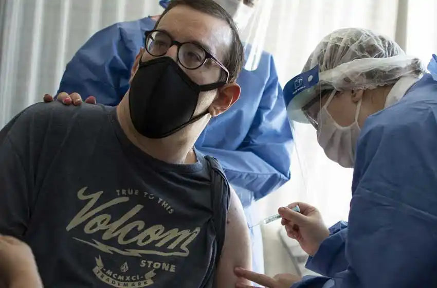 En la provincia ya se vacunaron a más de 16 mil personas con discapacidad