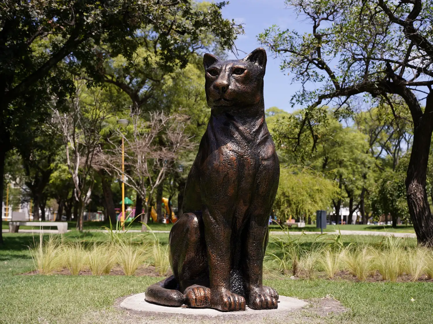 El puma emplazado en el Centro Cívico.