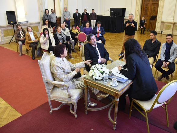 Ocho parejas se casaron en el Salón Blanco de la sede de Gobierno en Rosario