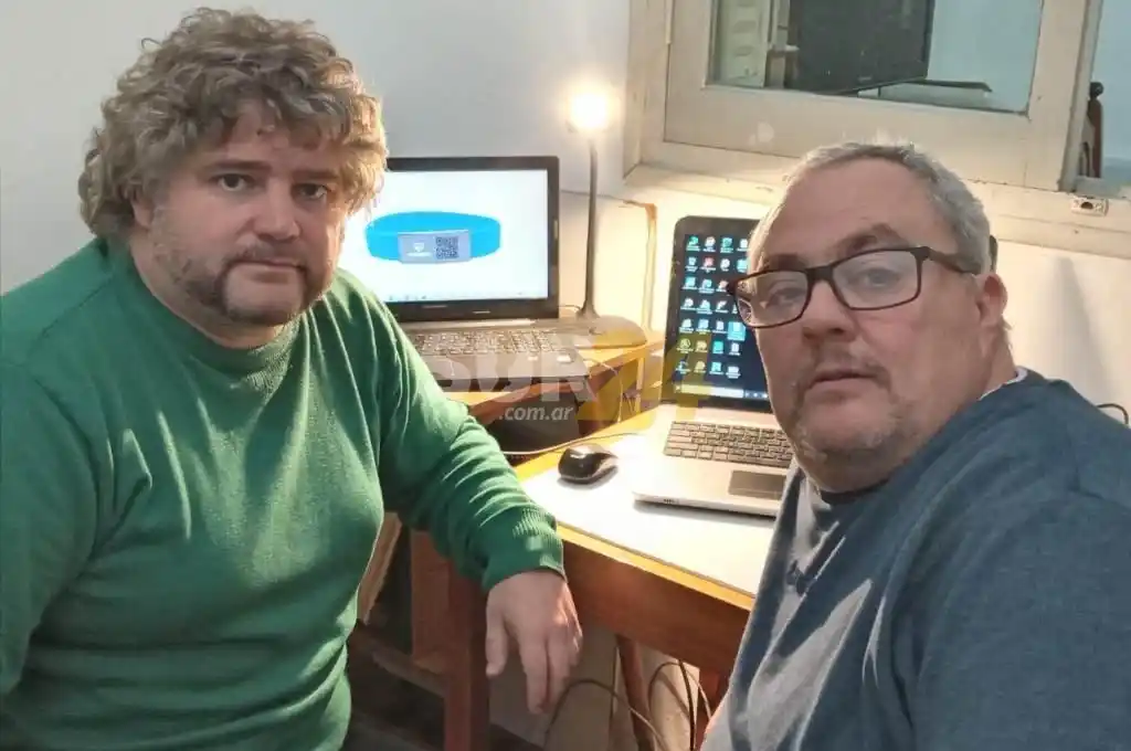 Idearon una pulsera con QR para gestionar la historia clínica de pacientes