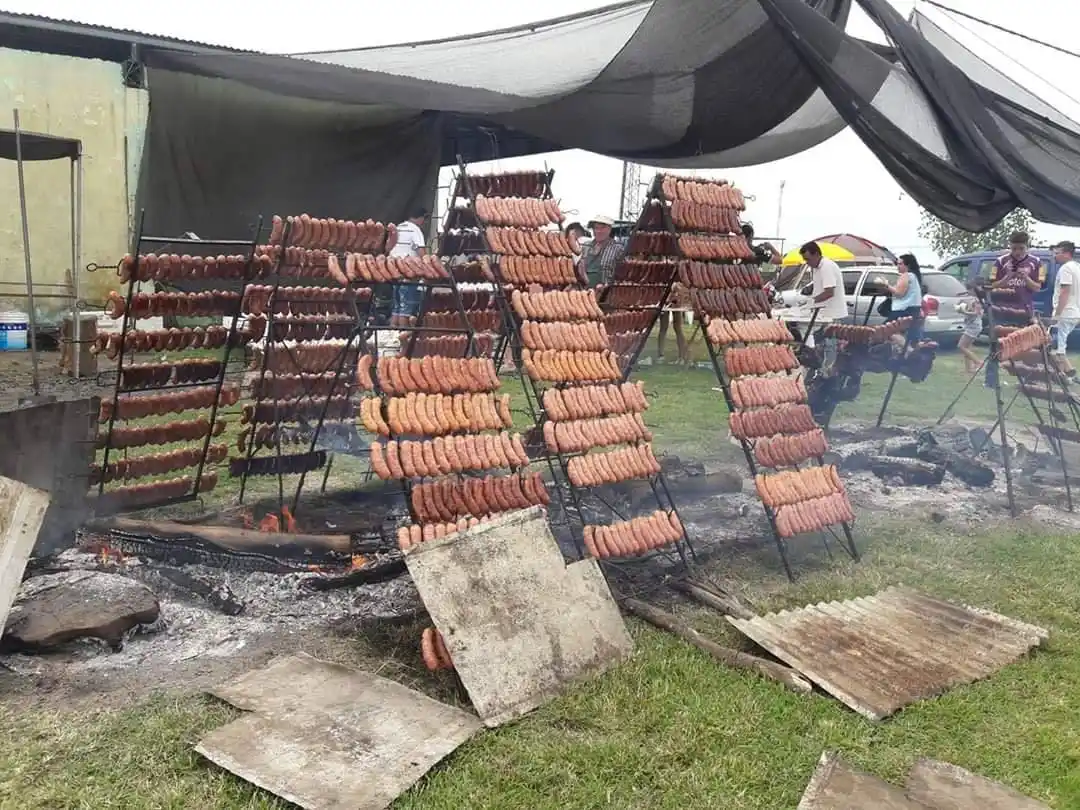 Fiesta del Choripán en la Laguna de Ranchos: Un encuentro de música y tradición folklórica