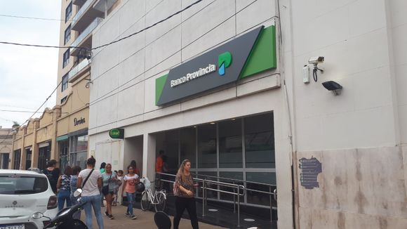 El Gobierno pagó el aguinaldo de los municipales
