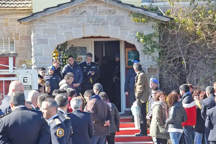 Berazategui: Velan los restos de Lourdes Espíndola, la policía baleada en Ituzaingó