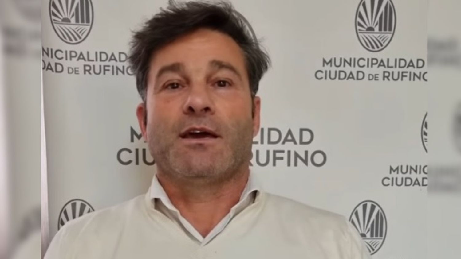 Captura de video del intendente Natalio Lattanzi, al pedir colaboración a familias y estudiantes.