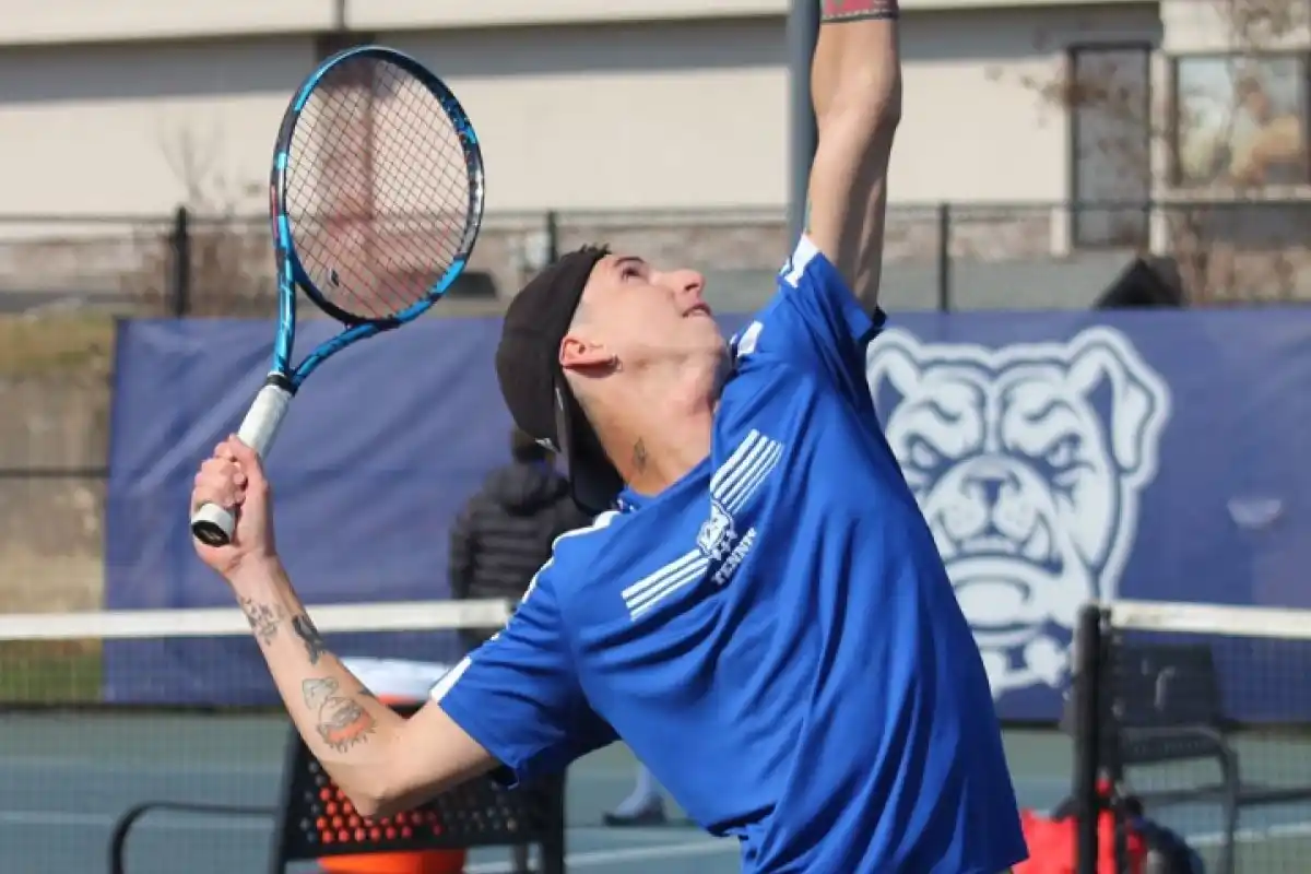 Delcanto sigue sumando logros deportivos en el tenis universitario.