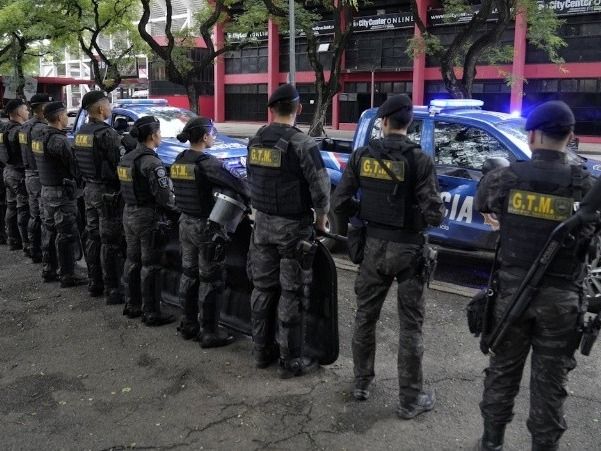 newells    toma del club     hinchas    policía