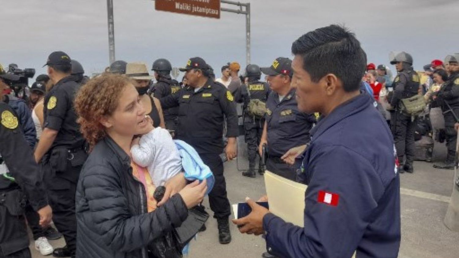 “Por unos pagamos todos, ya quiero irme a mi país”: venezolanos atrapados en la frontera Chile- Perú (+ Videos)