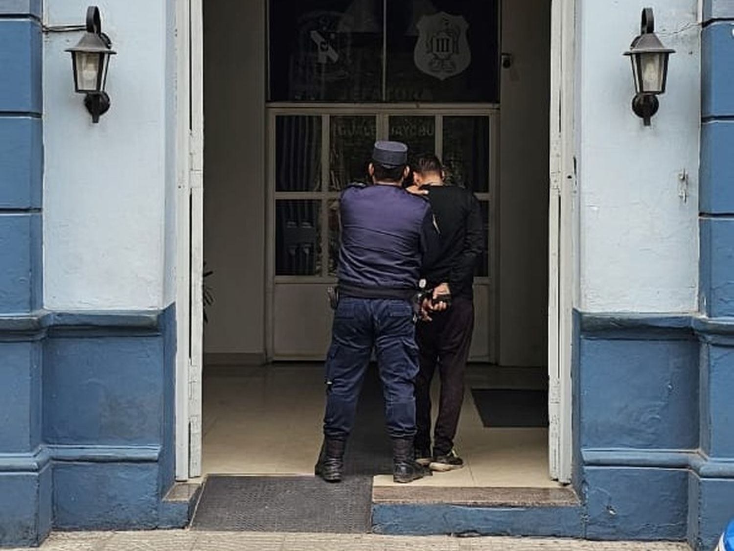Detuvieron a un sujeto cuando escapaba con un botín de un millón de pesos