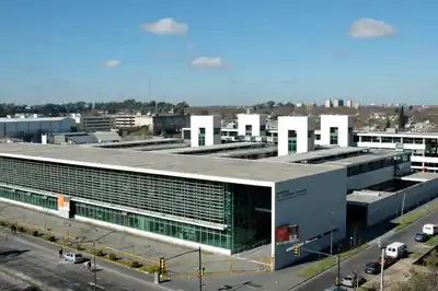 Nueva víctima fatal en Rosario: murió la joven que fue baleada en la puerta de su casa