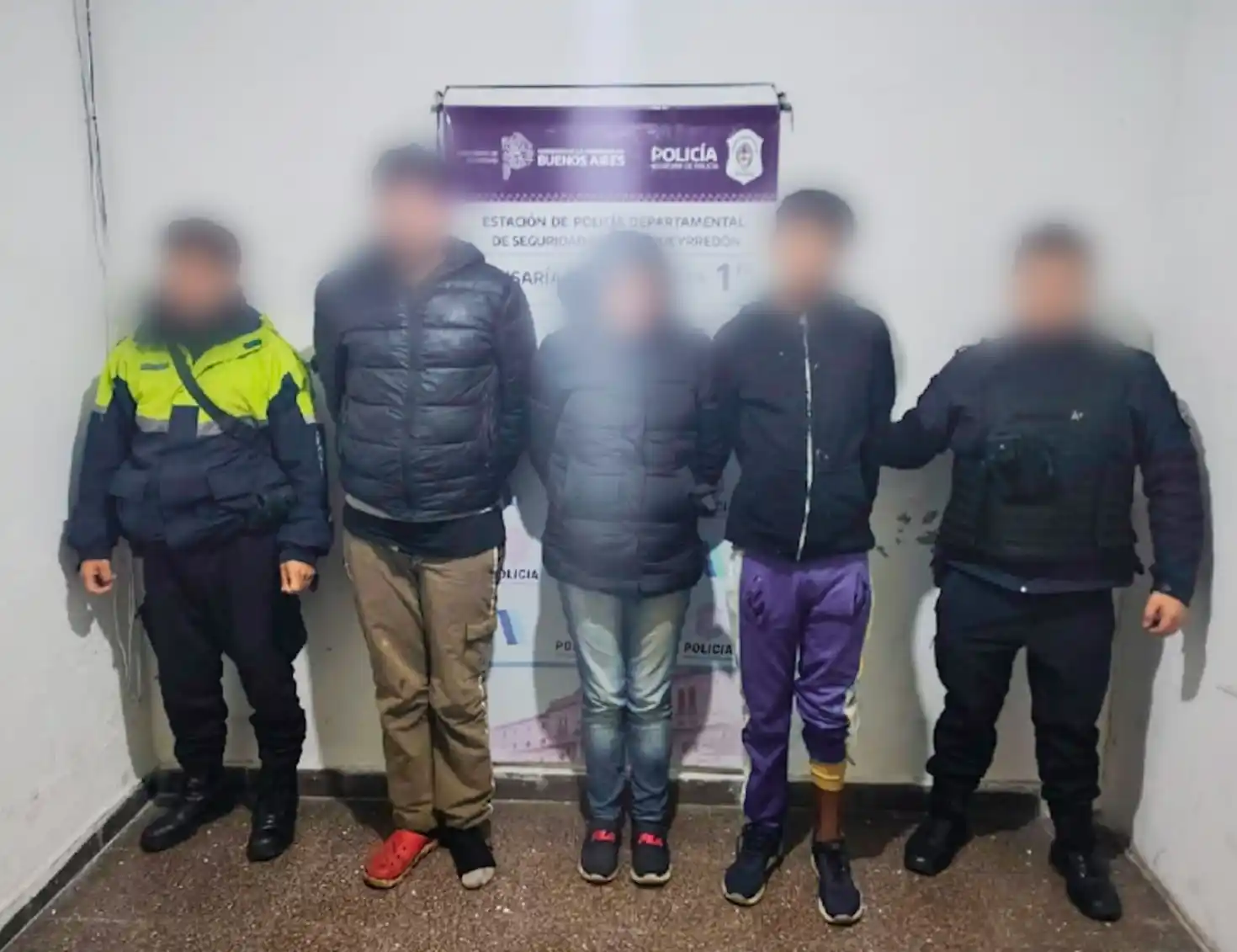 Los individuos fueron interceptados en Yrigoyen y Belgrano, mientras trasladaban el motovehículo.