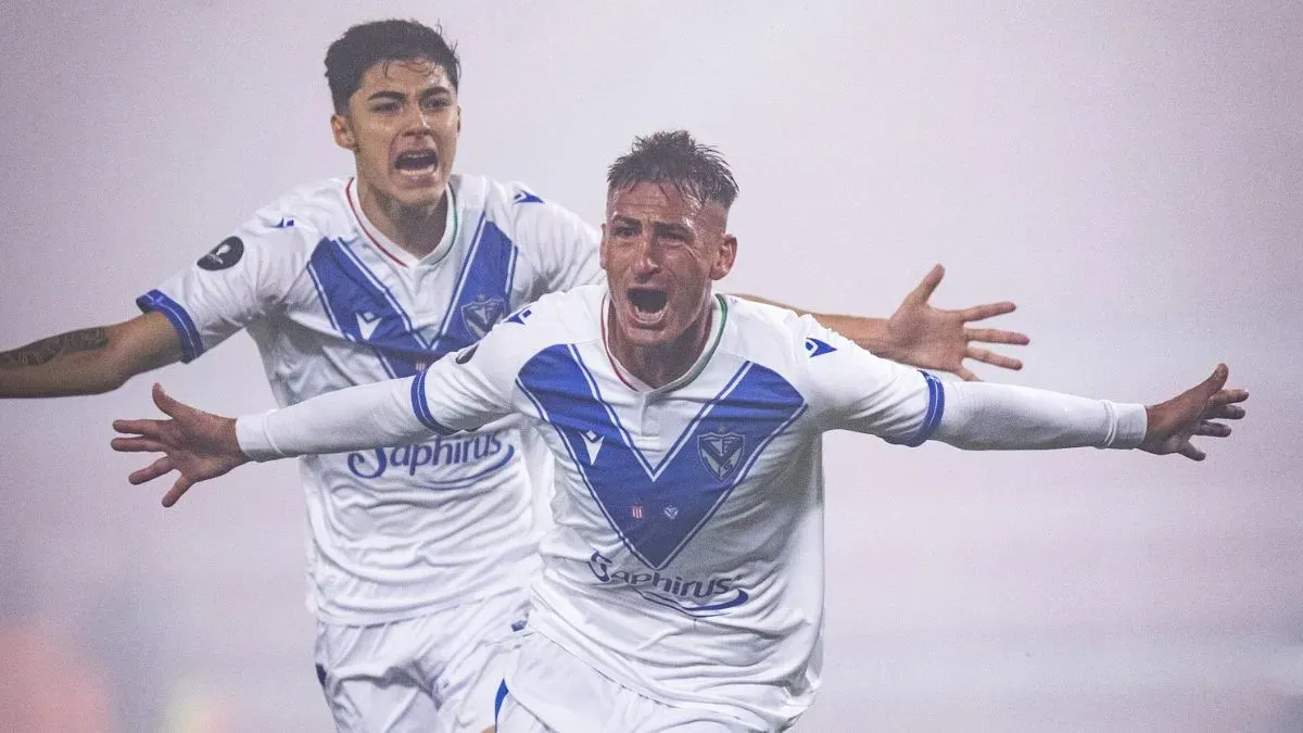 El delantero Braian Romero, celebrando su gol ante el León platense.