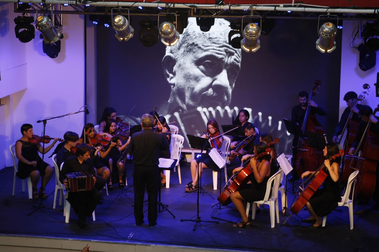 “La orquesta nos permite formar mejores ciudadanos”