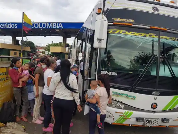 Migración Colombia confirma el paso de 300 venezolanos al país