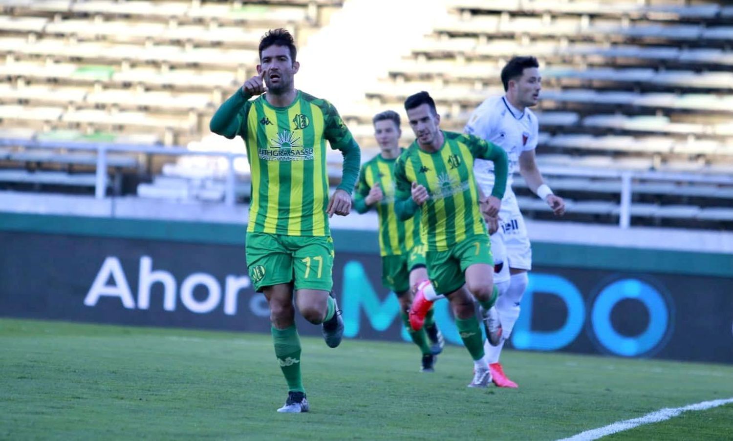 Aldosivi goleó al campeón y sigue en racha