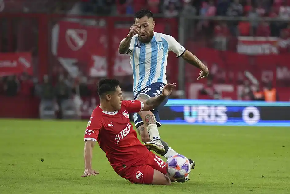 El clásico empezó prometedor y terminó en deslucido empate