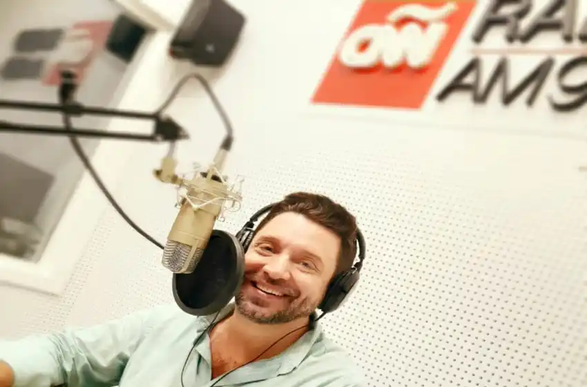 Adrián Caballero: de los desfiles presenciales a la radio en una temporada atípica