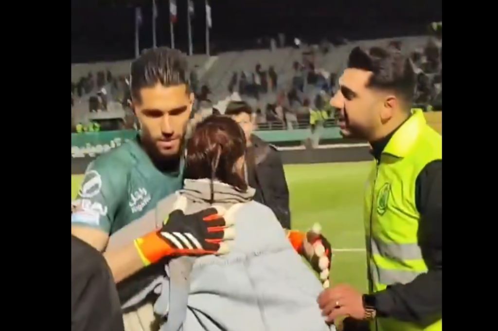Hossein Hosseini suspendido