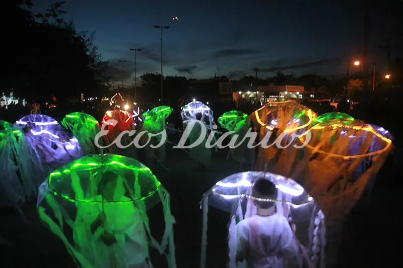 Un espectáculo de luces con 400 personas en escena