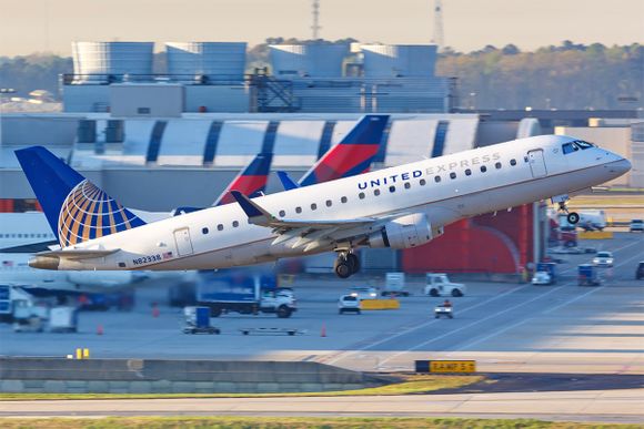 United Airlines temporarily suspends Starlink Wi-Fi on part of its regional fleet due to radio interference