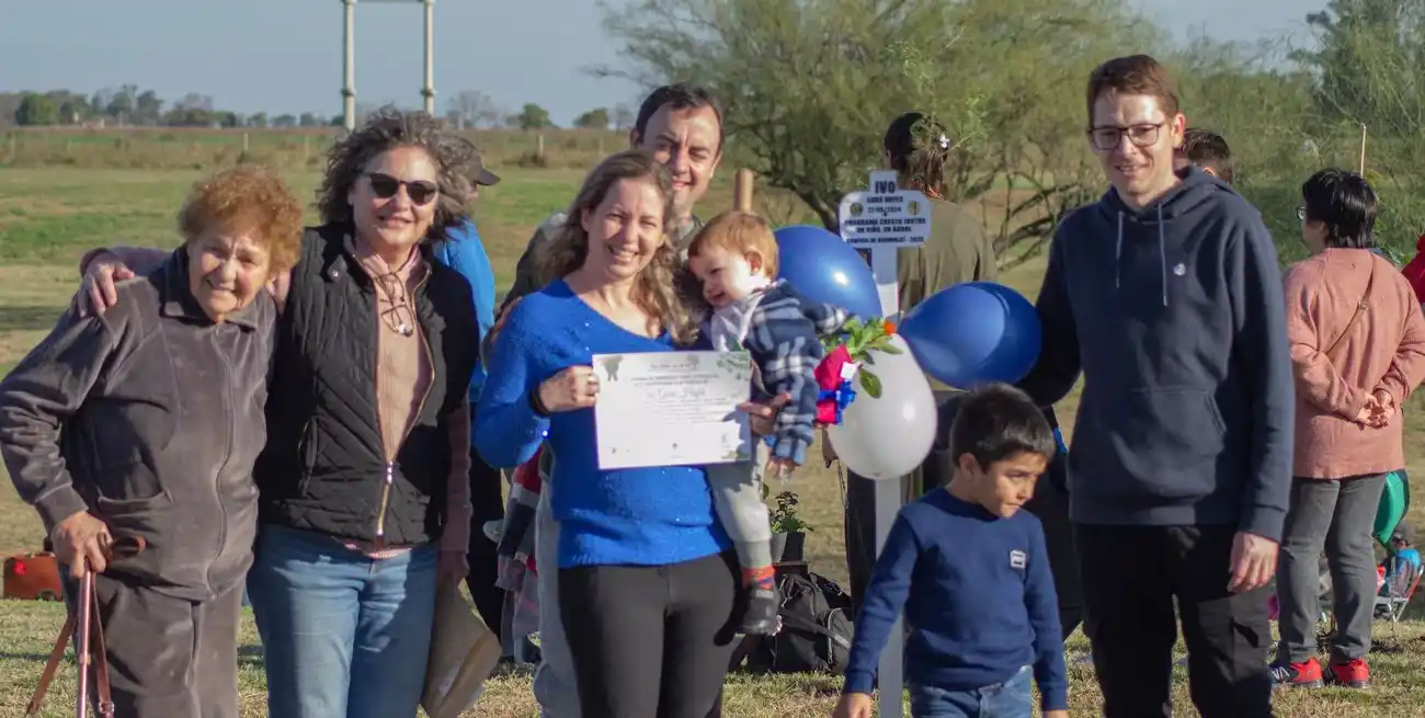 "Agradecemos de corazón a todas las familias que participaron, a los artistas que llenaron el parque de alegría y a los miembros de nuestro Vivero Comunal, que con dedicación cuidan cada árbol que hoy es símbolo de esta hermosa propuesta”, comentaron autoridades comunales.