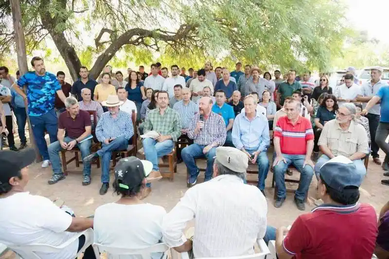 El llamado a los formoseños a encolumnarse
en la defensa del sistema democrático