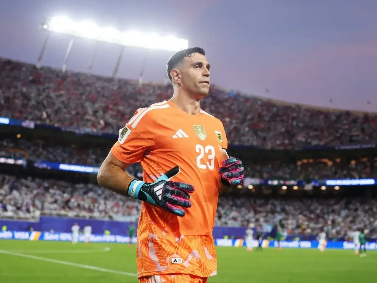 "Dibu" Martínez, cerca de romper el record de ser el guardameta con más partidos sin recibir goles en la Albiceleste. Foto: Reuters