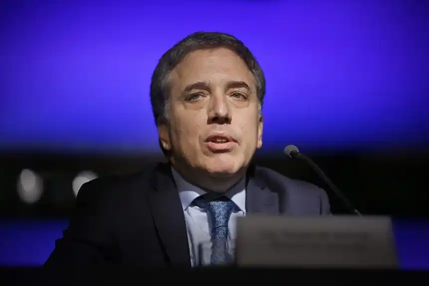 «No hay otra manera para evitar la crisis que reducir el déficit fiscal»