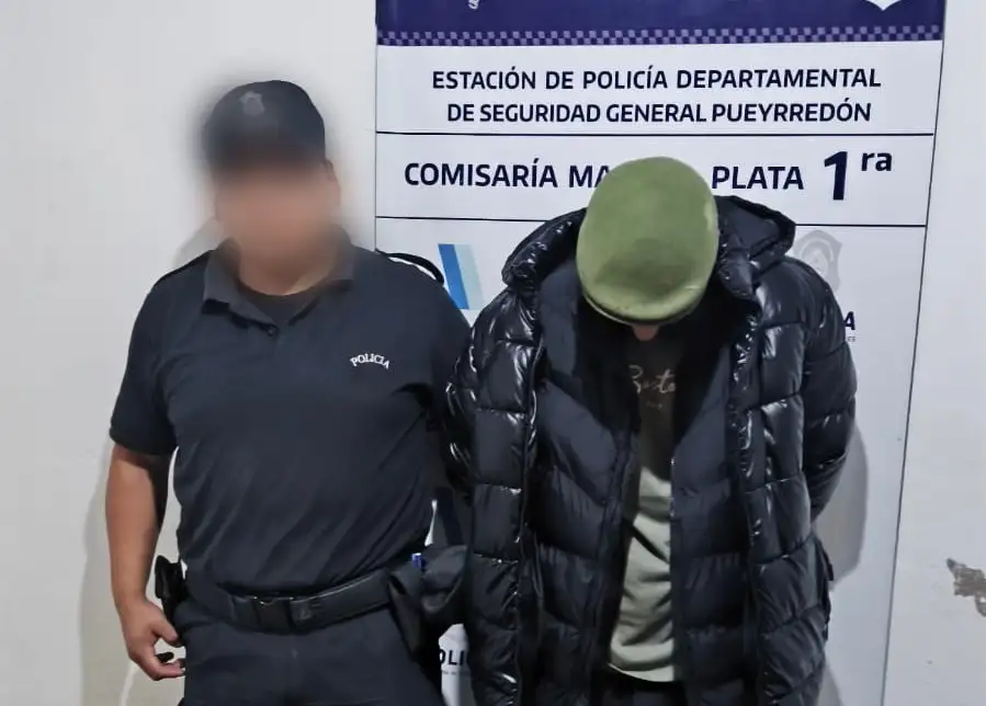 Además se secuestraron un destornillador plano y un hierro tipo faca de aproximadamente 45 centímetros con punta.