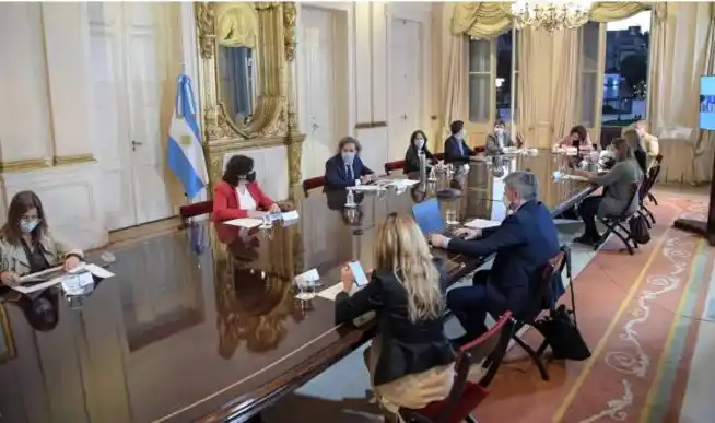 Médicos asesores del Gobierno recomendaron endurecer restricciones de circulación