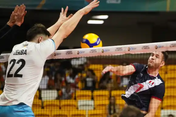 Argentina le ganó a Perú y definirá el título frente a Brasil